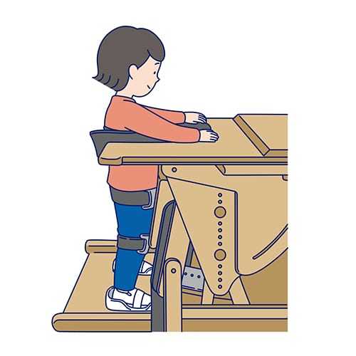 イラスト：机のようなボードのついた福祉器具を使って立つ練習