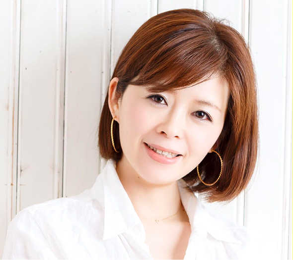 顔写真：ヘアメイクアップアーティスト 新見 千晶 Chiaki Niimi