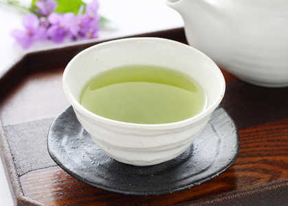 色の明るさの差が大きいと見やすくなります。