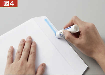 図4 色つきのりやテープのりは、塗ったところに色がつくので、どこまで塗ったかがわかりやすくオススメです