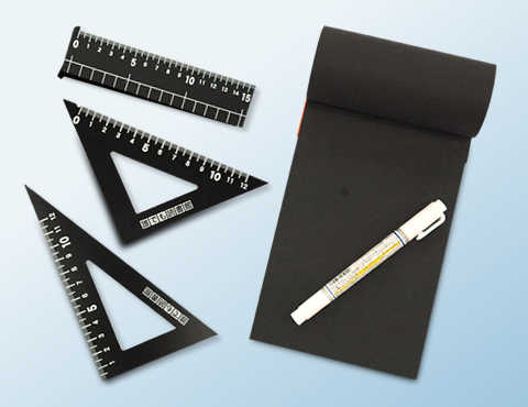 見やすさや使いやすさに配慮された文房具を選びましょう。