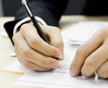 身体障害者手帳は、市区町村の（福祉の）窓口に申請します。