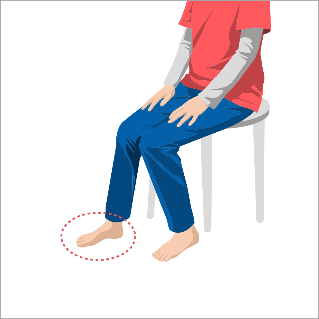 目を閉じたまま、足の指先の位置を合わせる①