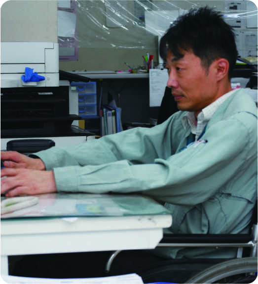 画像：仕事中の村島さん